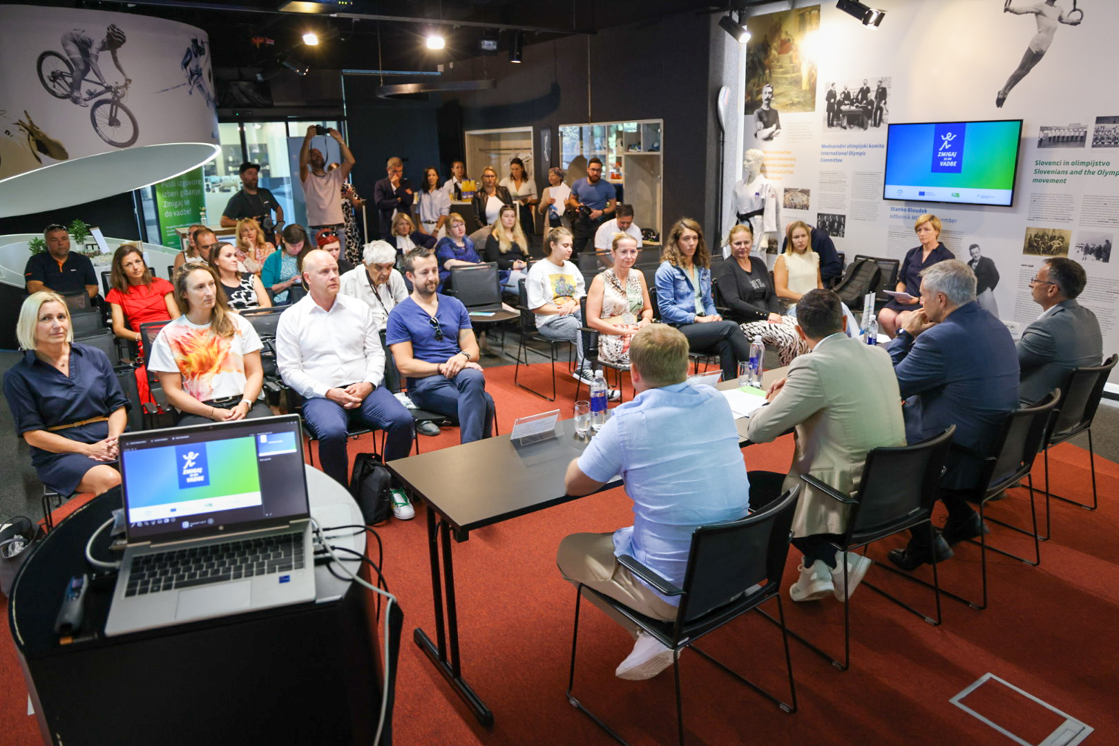 nk-ob-podpisu-pogodb-z-izvajalci-projekta-zmigaj-se-do-vadbe_54743878365_o